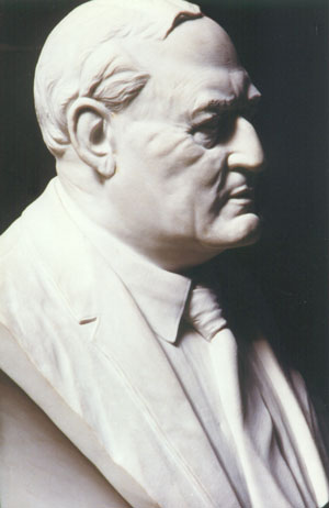 Busto Víctor R. Haya de la Torre. U.S.A.